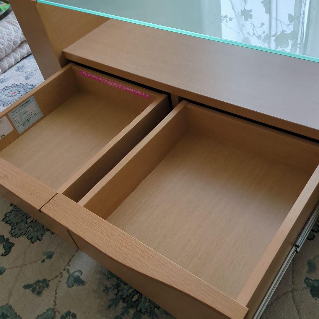 大塚家具：モダンセンターテーブル ガラス・木材製