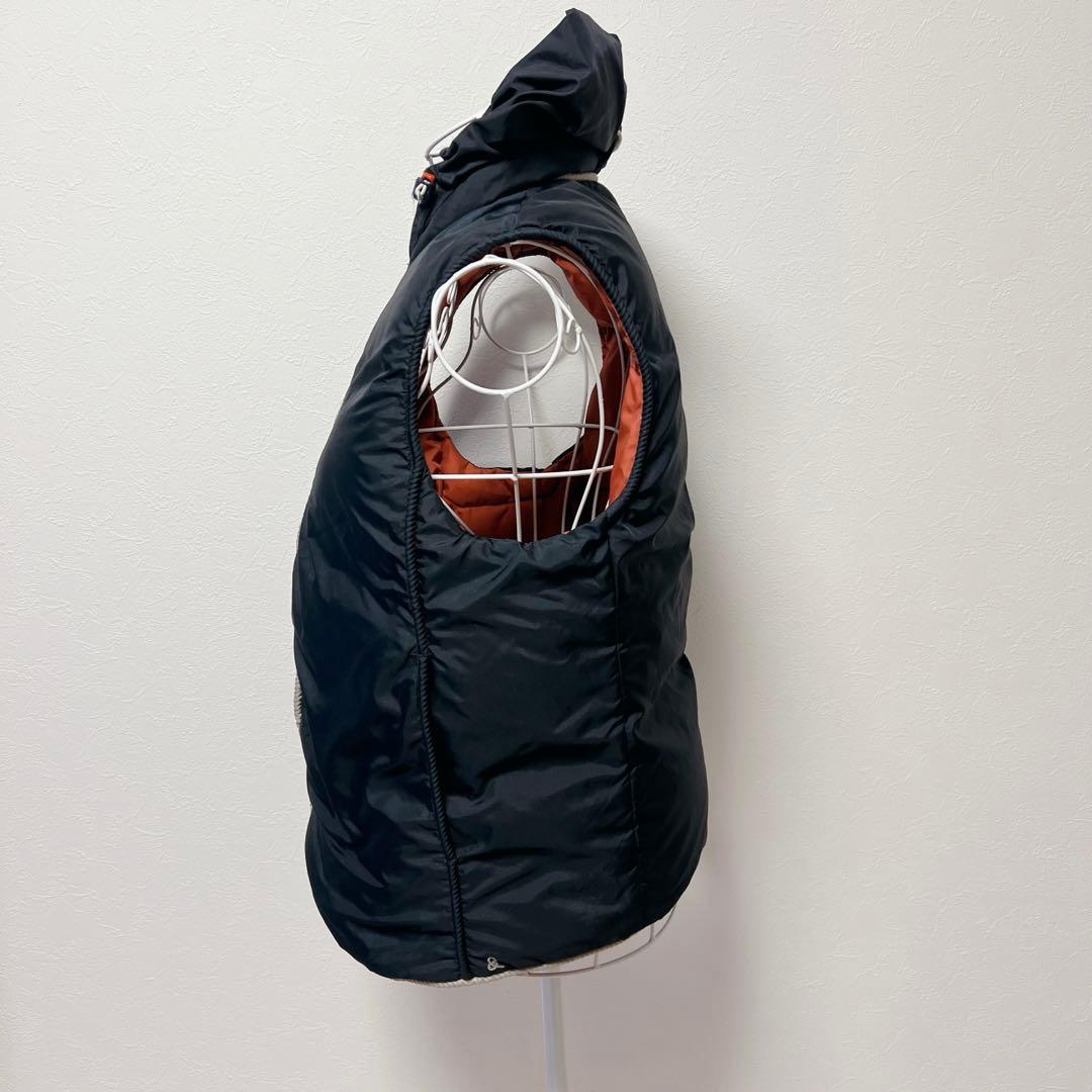 ブラック フード付き ダウンベスト