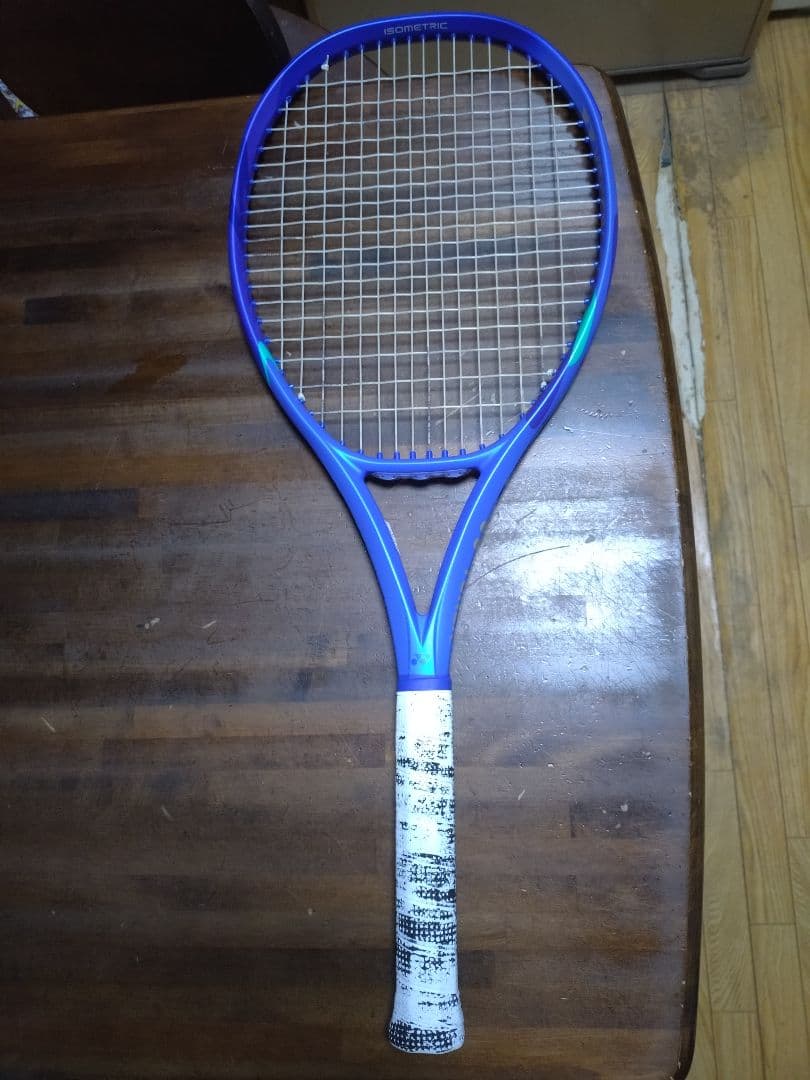 YONEX　イーゾーン100L　 G2 ガットバイフェズ1.24、46ポンド
