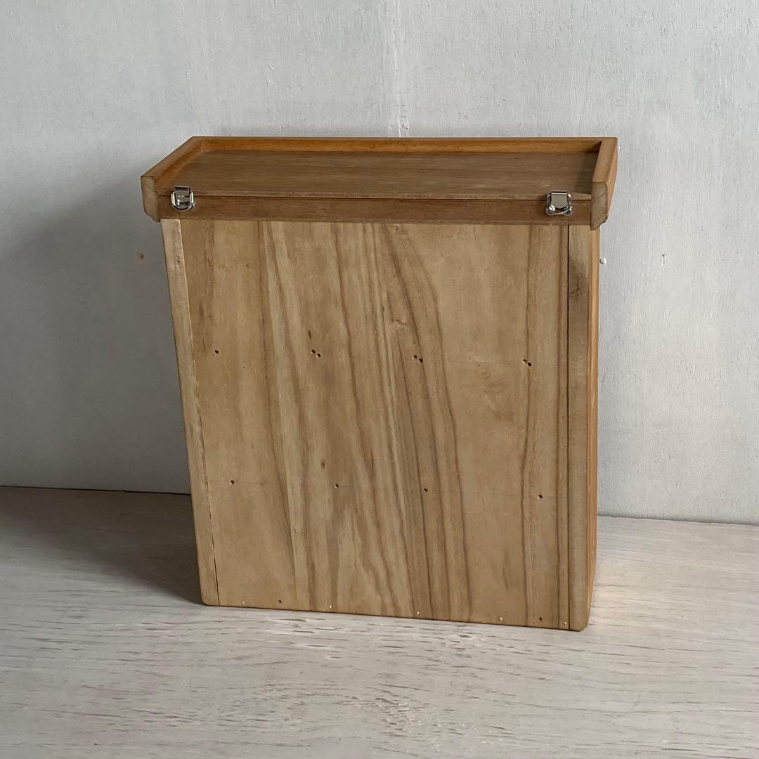 古い木製 壁掛け 飾り棚 オープンシェルフ カップ棚