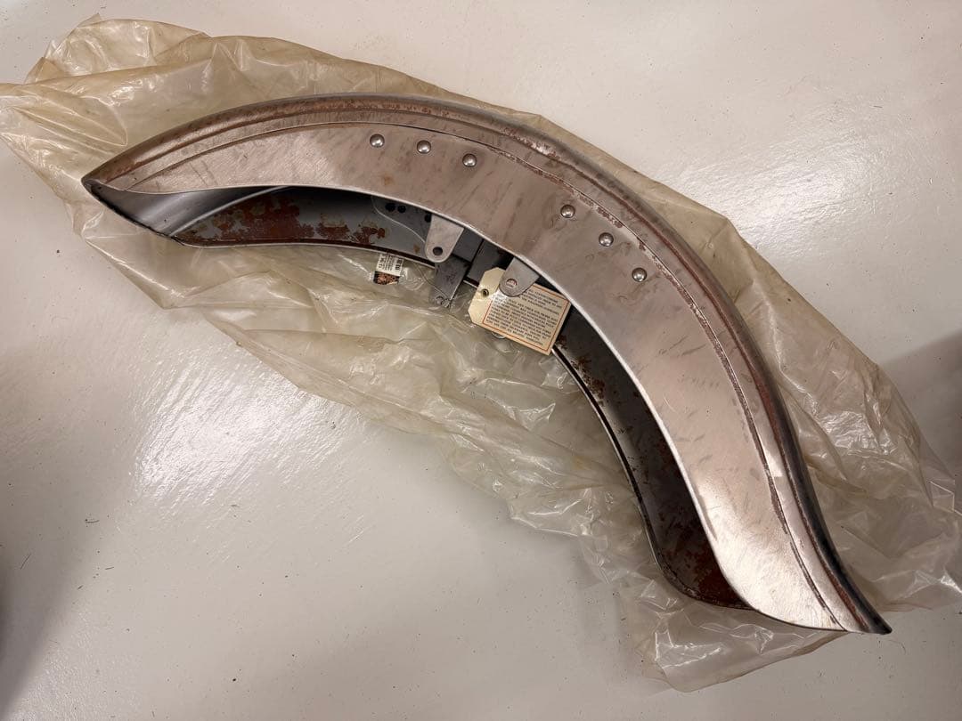 カスタムクローム　13-196 フロントフェンダー　未塗装　ハーレー