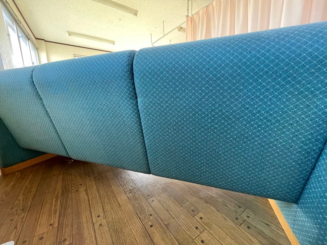 青い布張りの3人掛けソファ　送料込み