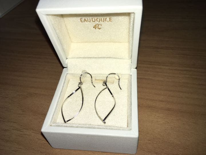 EAU DOUCE 4℃ K18 フープ　ピアス　ホワイトゴールド