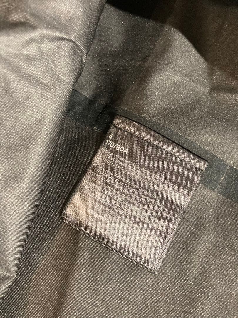 【新品タグ付き・定価29,800円】ルルレモン　ジャケット　パーカー　４　黒