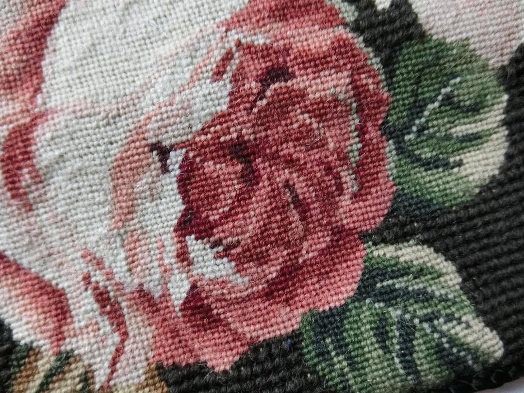 手刺繍　未使用ニードルポイント/プチポアン/プチポワンフラワー　クッションカバー