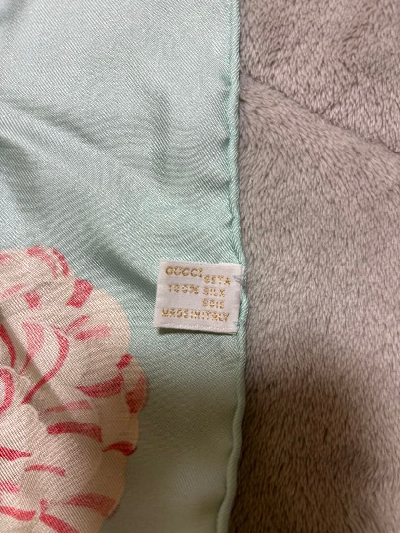 GUCCI グッチ　シルク100%スカーフ