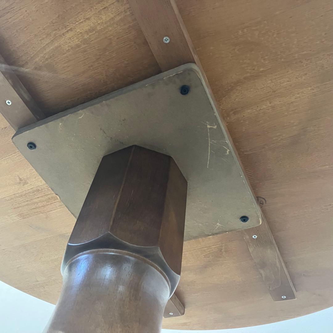 古いラウンドテーブル