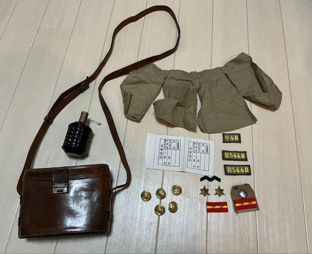 旧日本陸海軍　徽章類・双眼鏡・双眼鏡ケース等軍装品セット　値下げ申請受け付けます