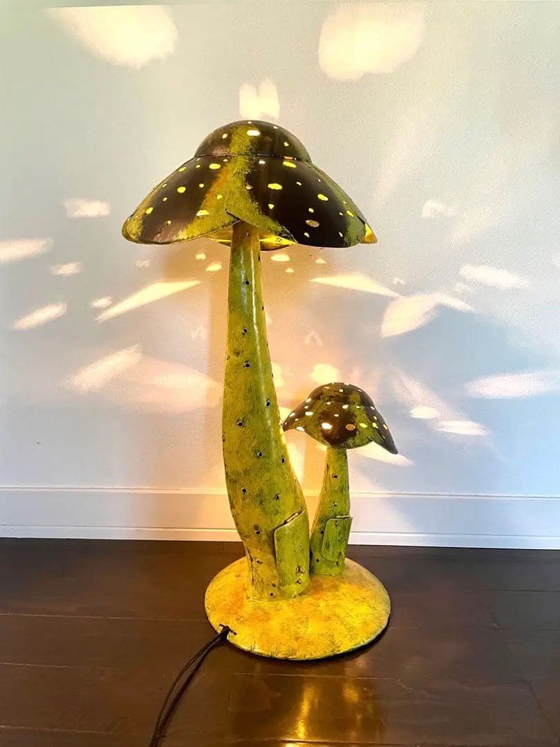 ブリキ製キノコ型　フロアランプ
