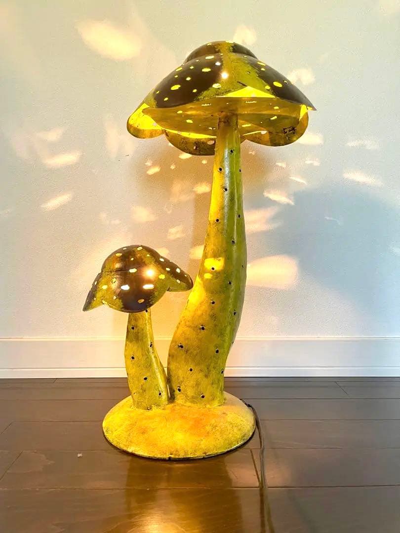 ブリキ製キノコ型　フロアランプ