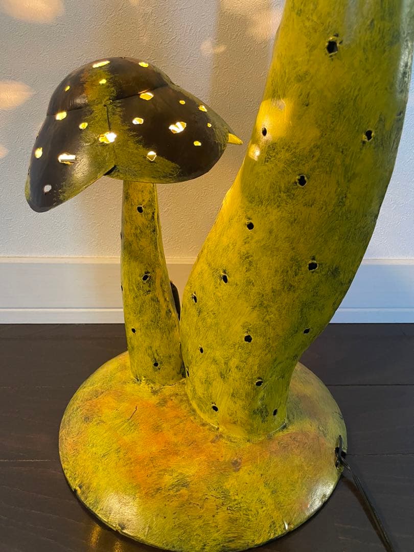 ブリキ製キノコ型　フロアランプ