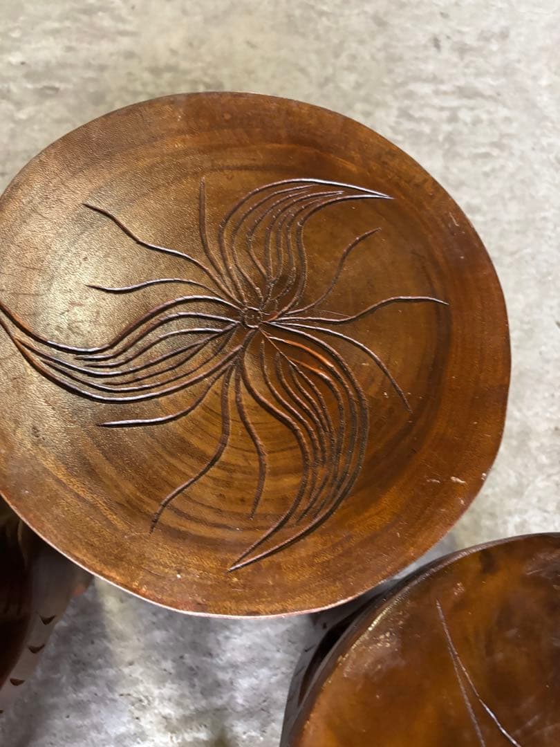 木製彫刻模様円形スツール4個セット
