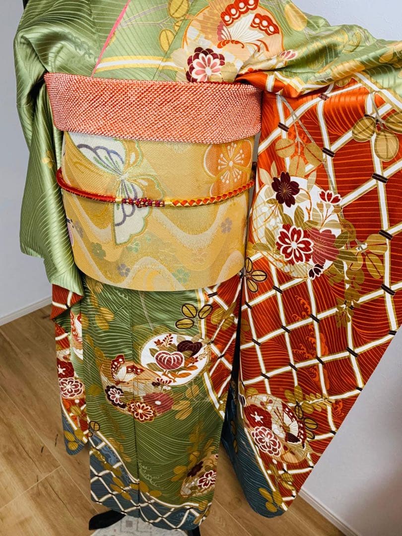 振袖フルセット駒刺繍　花蝶丸文　金彩　正絹