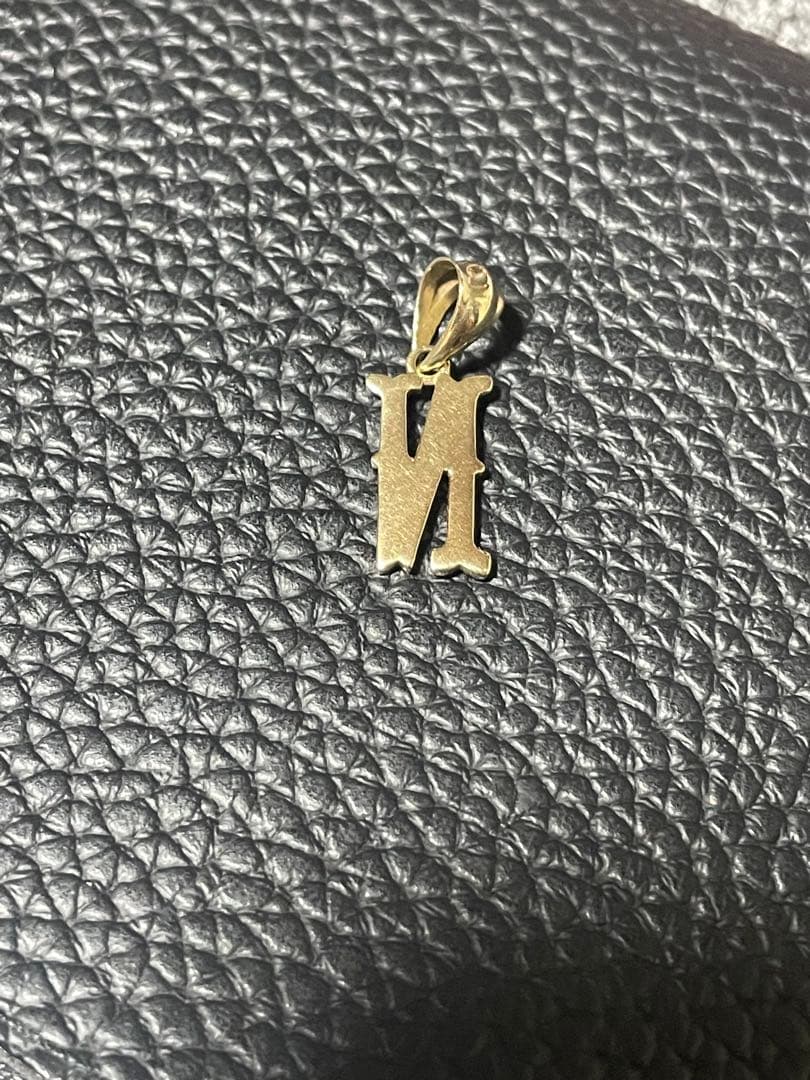 AVALANCHE 10K イニシャルペンダント トップ N