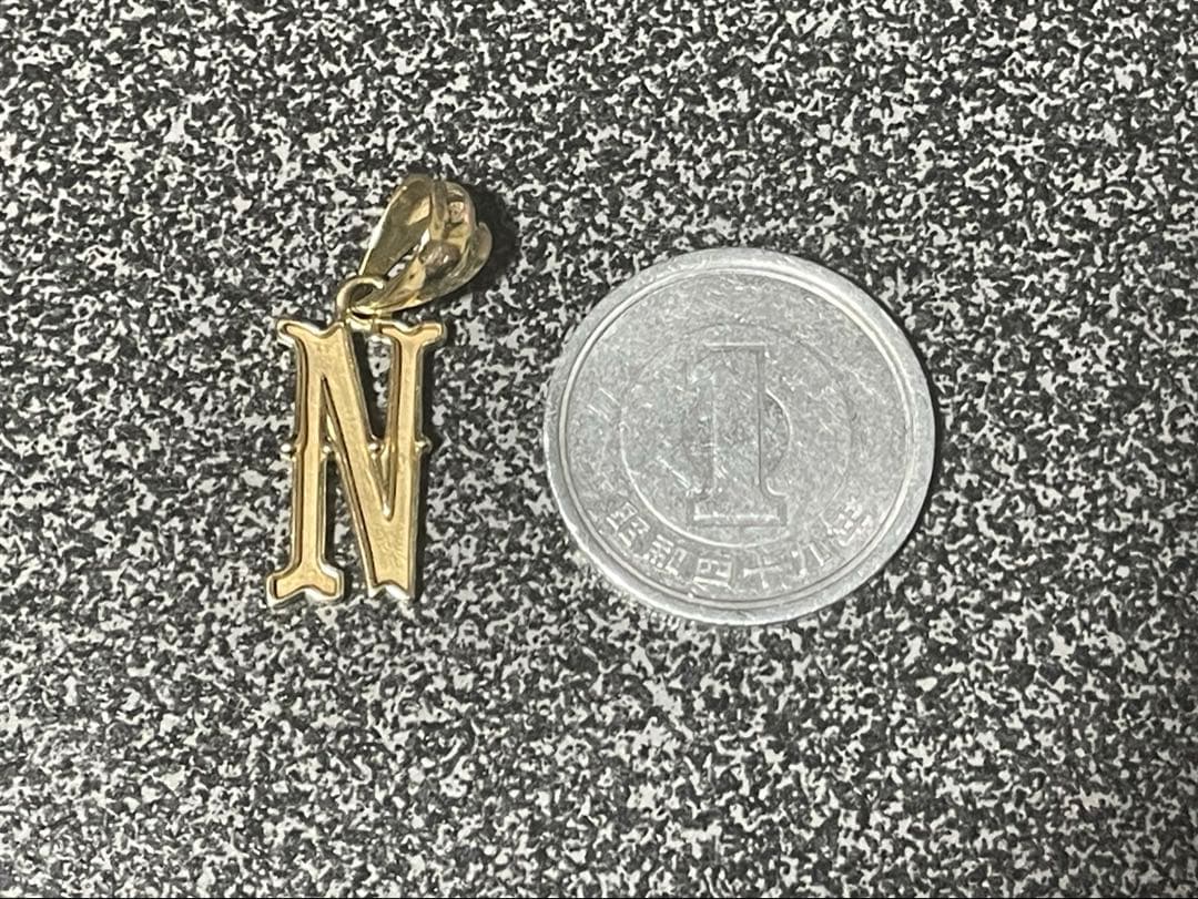 AVALANCHE 10K イニシャルペンダント トップ N