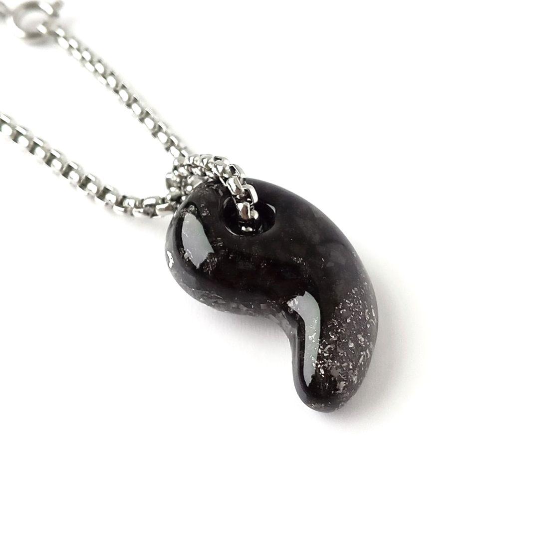 勾玉オルゴナイト｜ギベオンなどの鉄質隕石とエリートシュンガイトを使った強力お守り