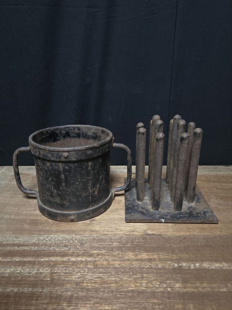限定特価　レア物珍品鉄製の練炭製成古道具オブジェ　インテリア　コレクション