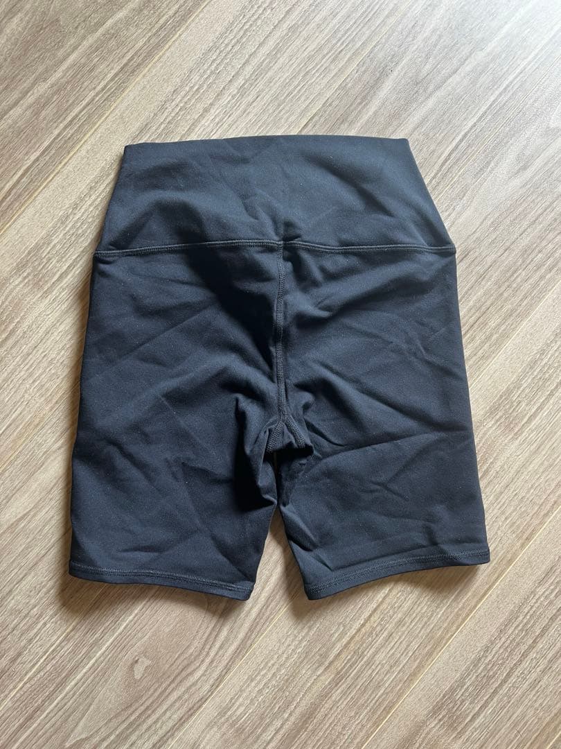 alo 7\" High-Waist Biker Short ブラック