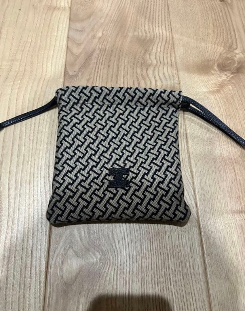 美品　IACUCCI モノグランマ ポーチ