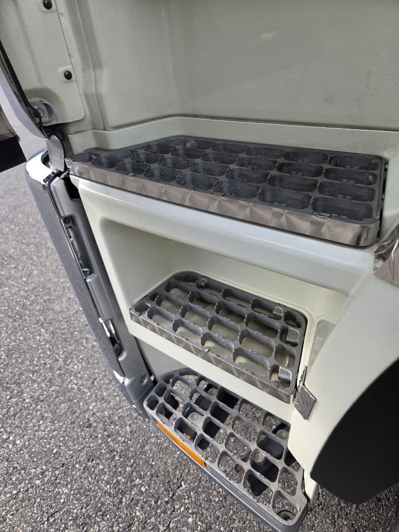 17スーパーグレート等　サイドステップ　フック付き鱗ステンレス