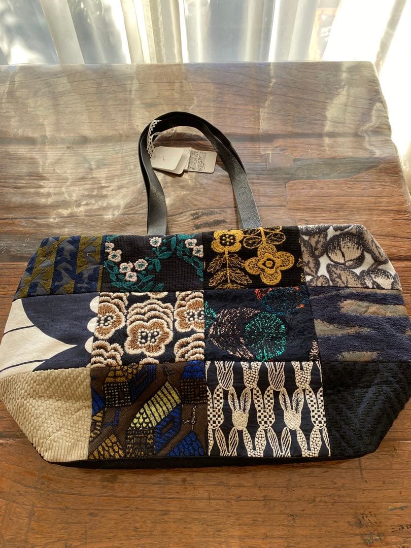 ミナペルホネン　ファスナー付ピーストートバッグ