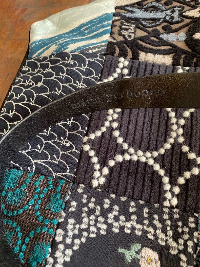 ミナペルホネン　ファスナー付ピーストートバッグ