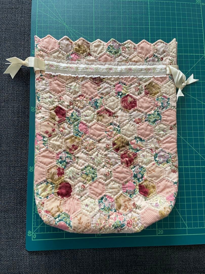 （622)花のモザイクのポーチ 完成品 宮崎順子さん