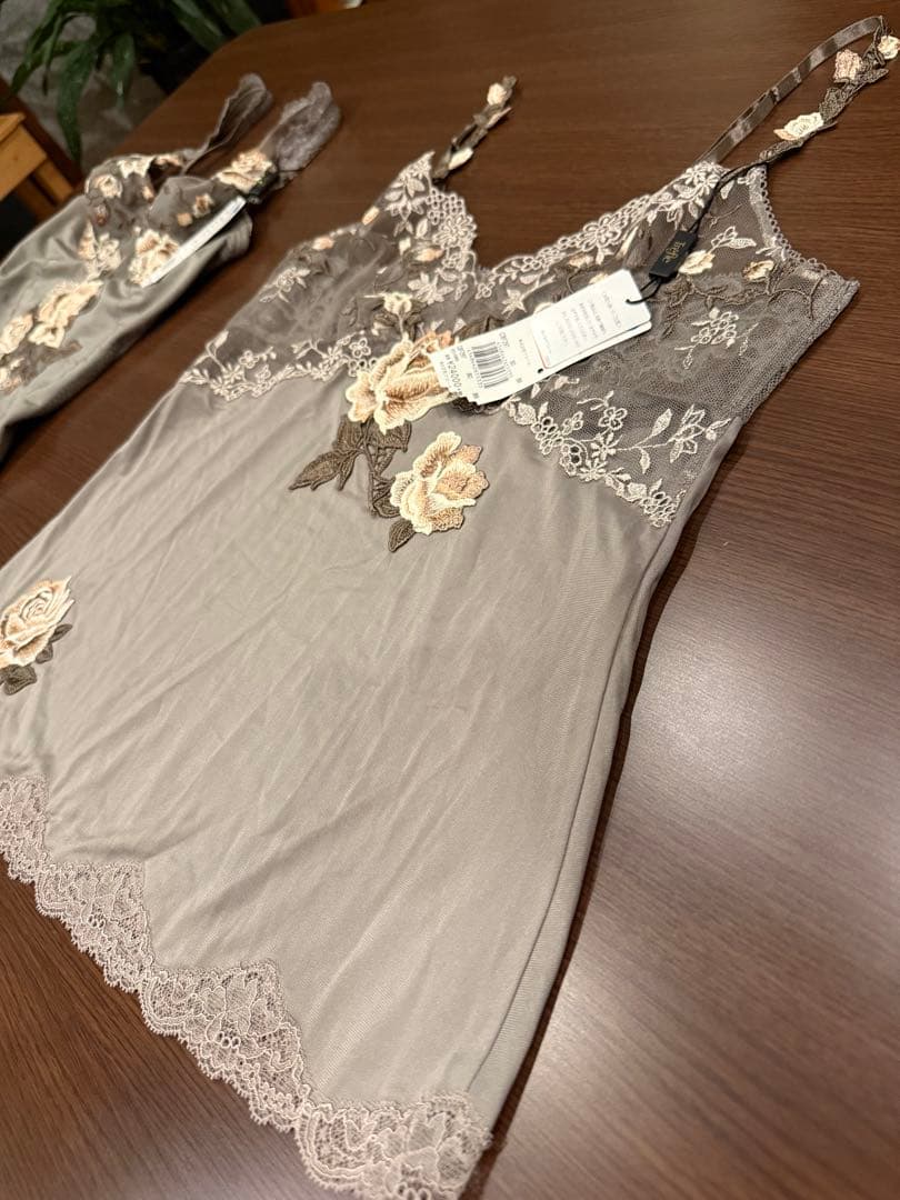 【ワコール】花柄刺繍ボディスーツ.キャミ. ペチコートの3点セット