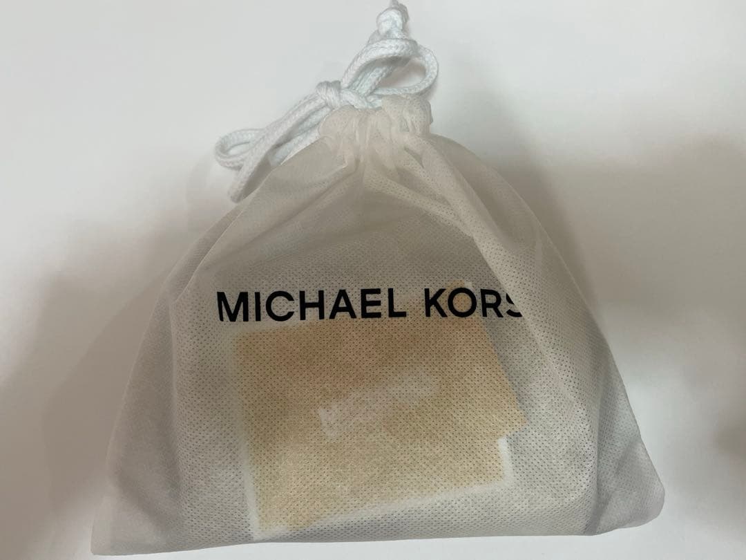 新品未使用　MICHAEL KORS マイケルコース　二つ折り財布