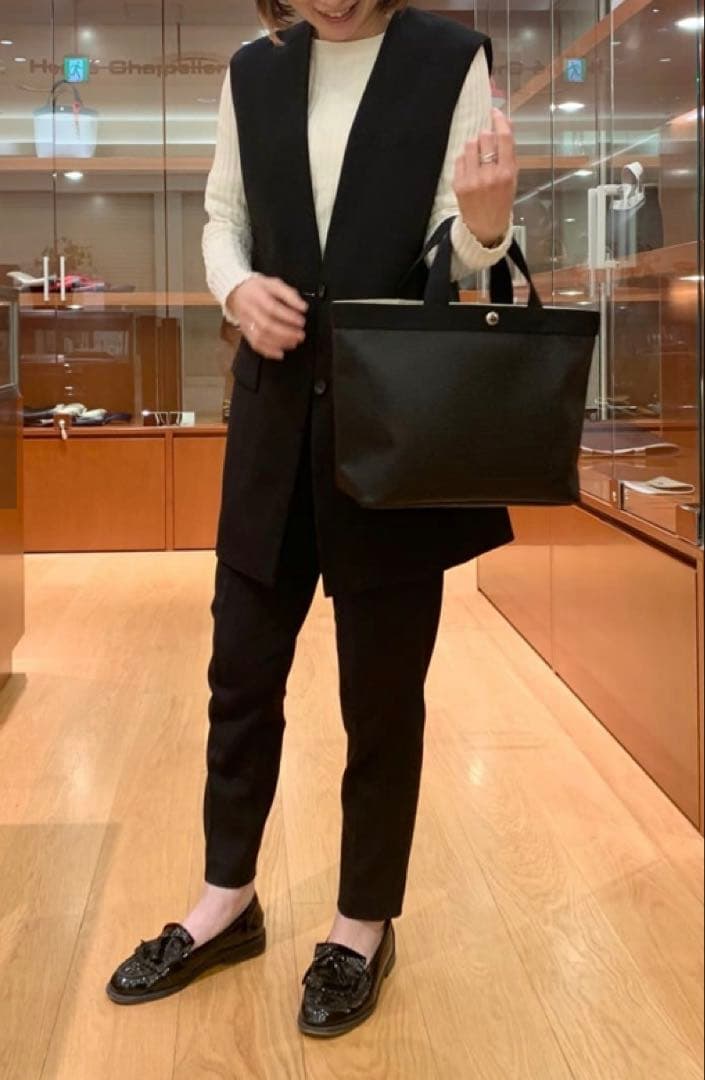 【美品】エルベシャプリエ　704GP トープ　ノワール　黒　Mサイズ　スクエア