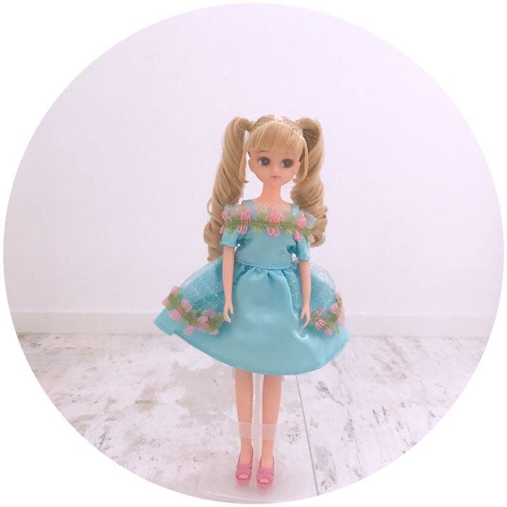 リカちゃん　ロゼリカちゃん　本体＋ドレス