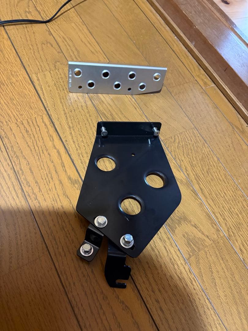 APIO MTドライバーズフットレスト・ジムニーJB64,JB74