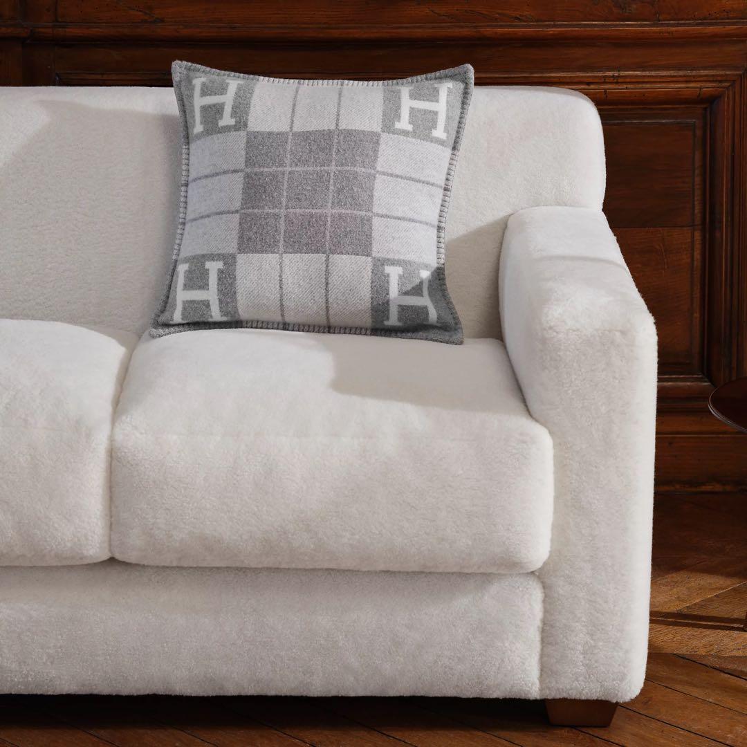 ※お値下げしました！ エルメス クッション アヴァロン 3 グレー H