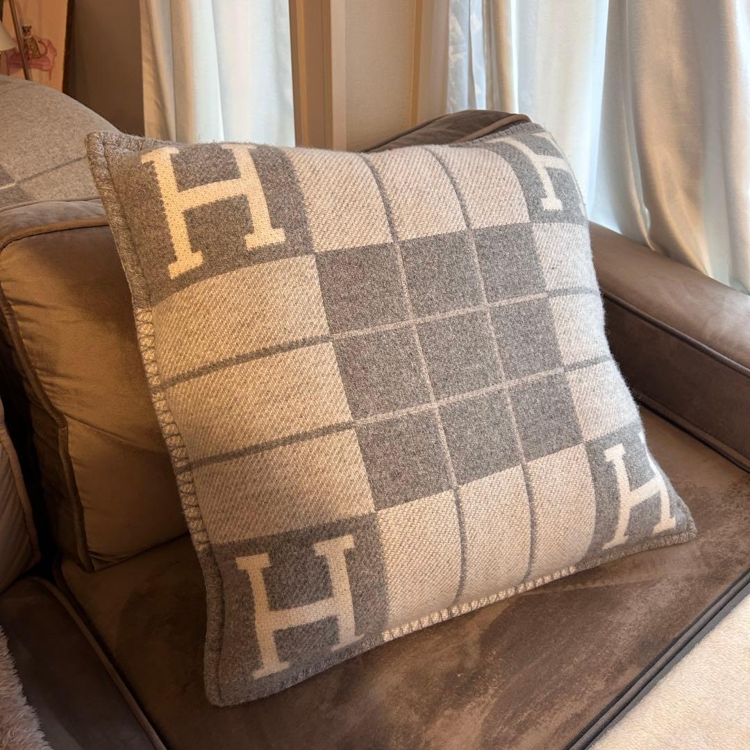 ※お値下げしました！ エルメス クッション アヴァロン 3 グレー H