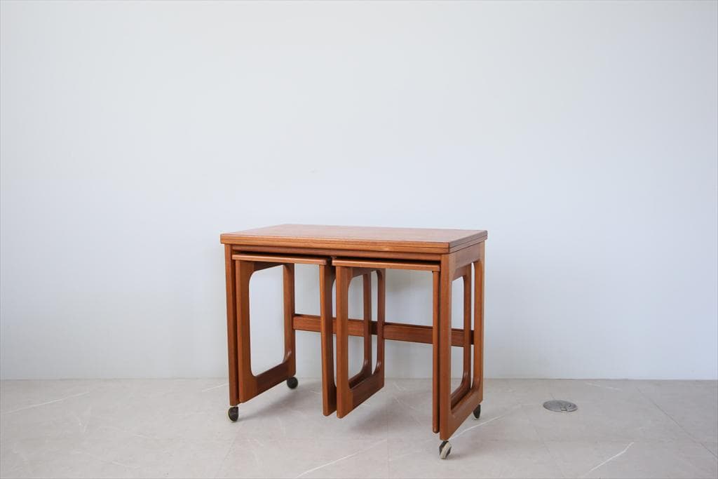 英国アンティークMcIntoshマッキントッシュ製ネストテーブル3台89-240