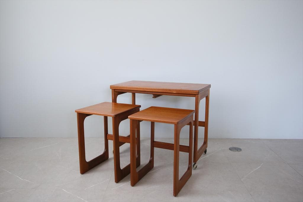 英国アンティークMcIntoshマッキントッシュ製ネストテーブル3台89-240