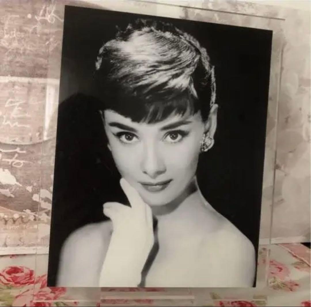 ♡オードリーヘップバーン　アクリルフォトスタンド