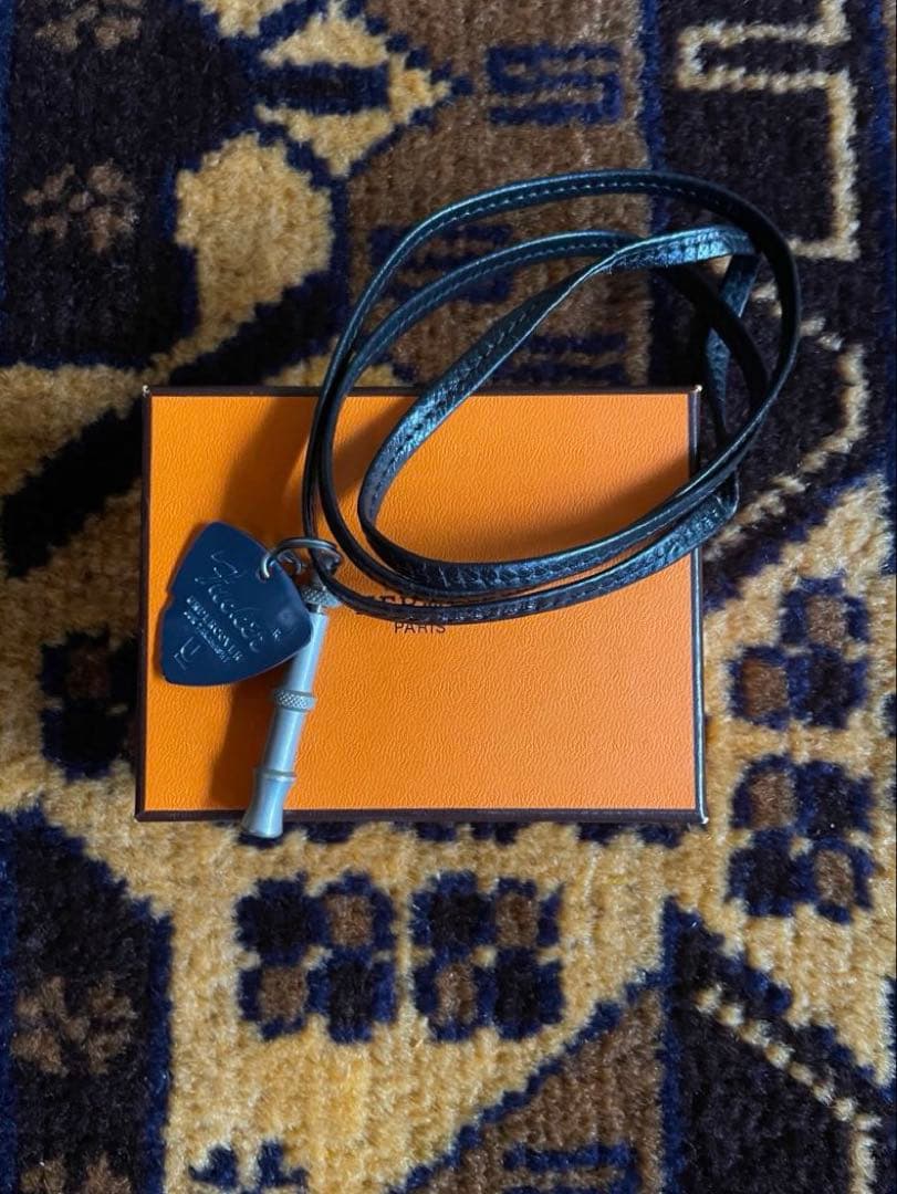 希少 UNDERCOVER PICK TOP × HERMES WHITSLE