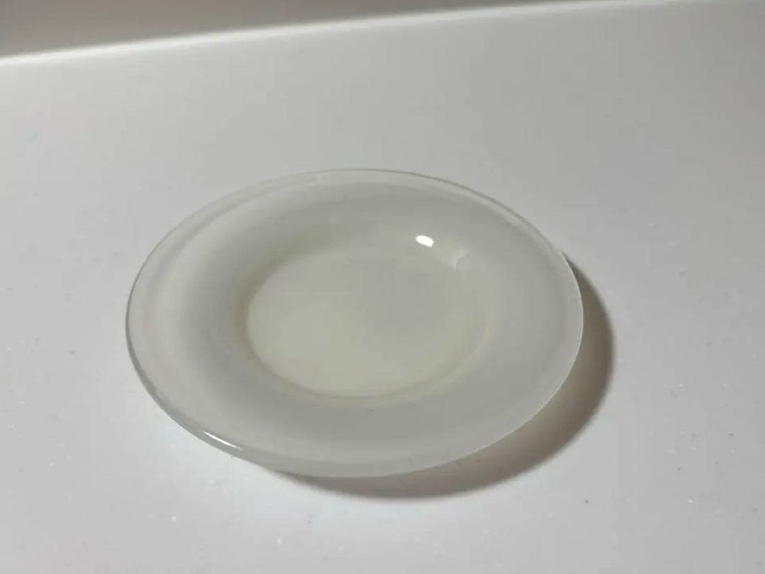 辻和美　乳白色　プレート