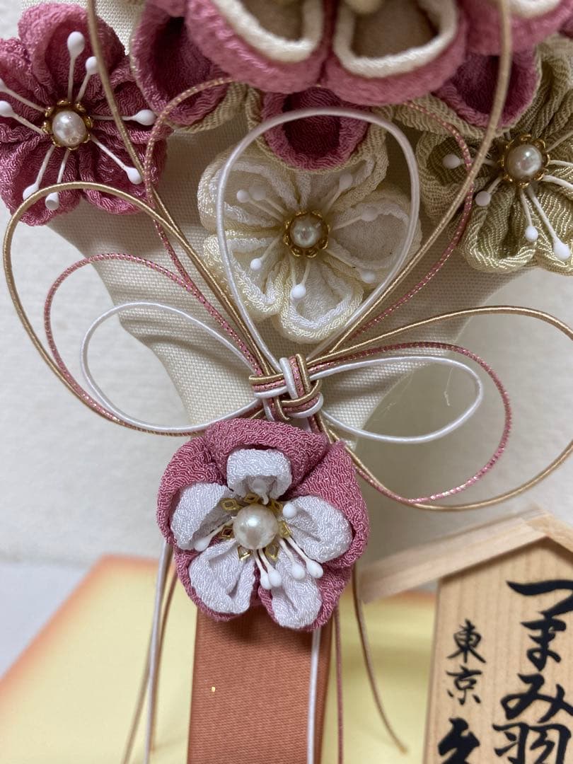 東京久月　つまみ細工羽子板・アクリルケース・間口約１７×奥行約１４×高さ約３３㎝