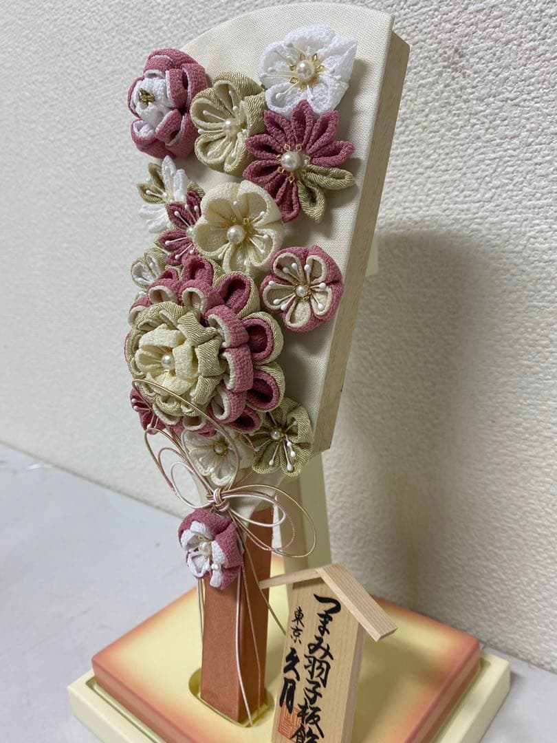 東京久月　つまみ細工羽子板・アクリルケース・間口約１７×奥行約１４×高さ約３３㎝