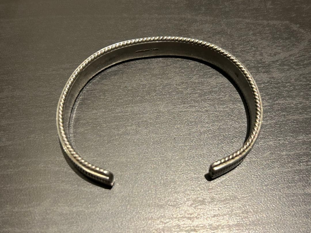 ナバホ Taheスターリングシルバー バングル