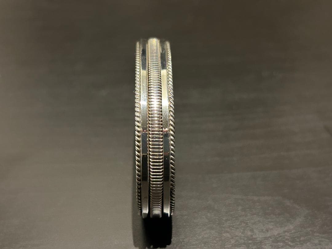 ナバホ Taheスターリングシルバー バングル