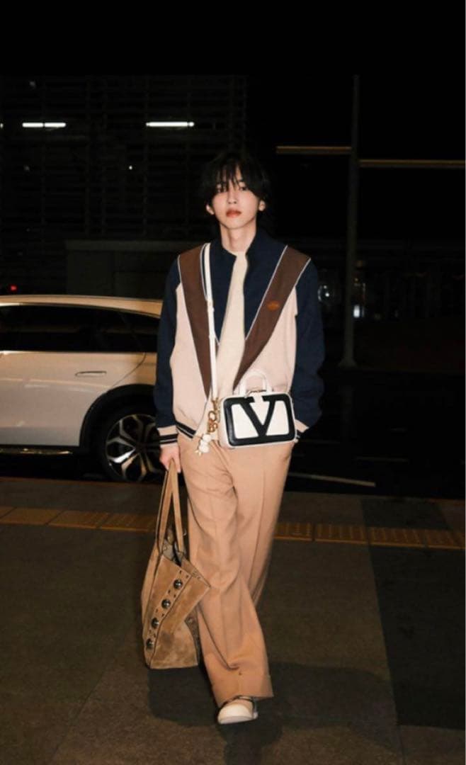 RISA新品VALENTINO GARAVANI 猫デザイン キーホルダー
