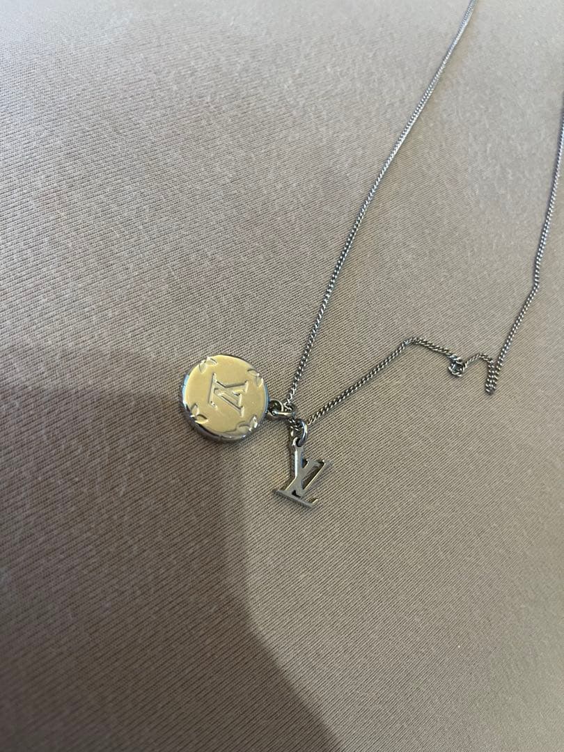 ルイヴィトン　ネックレス　シルバー