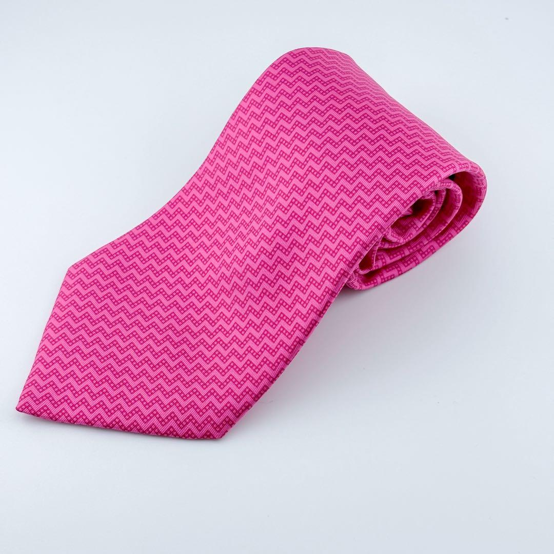 美品HERMÈSネクタイ　ピンク系 ジグザグ柄 シルク100％ フランス製