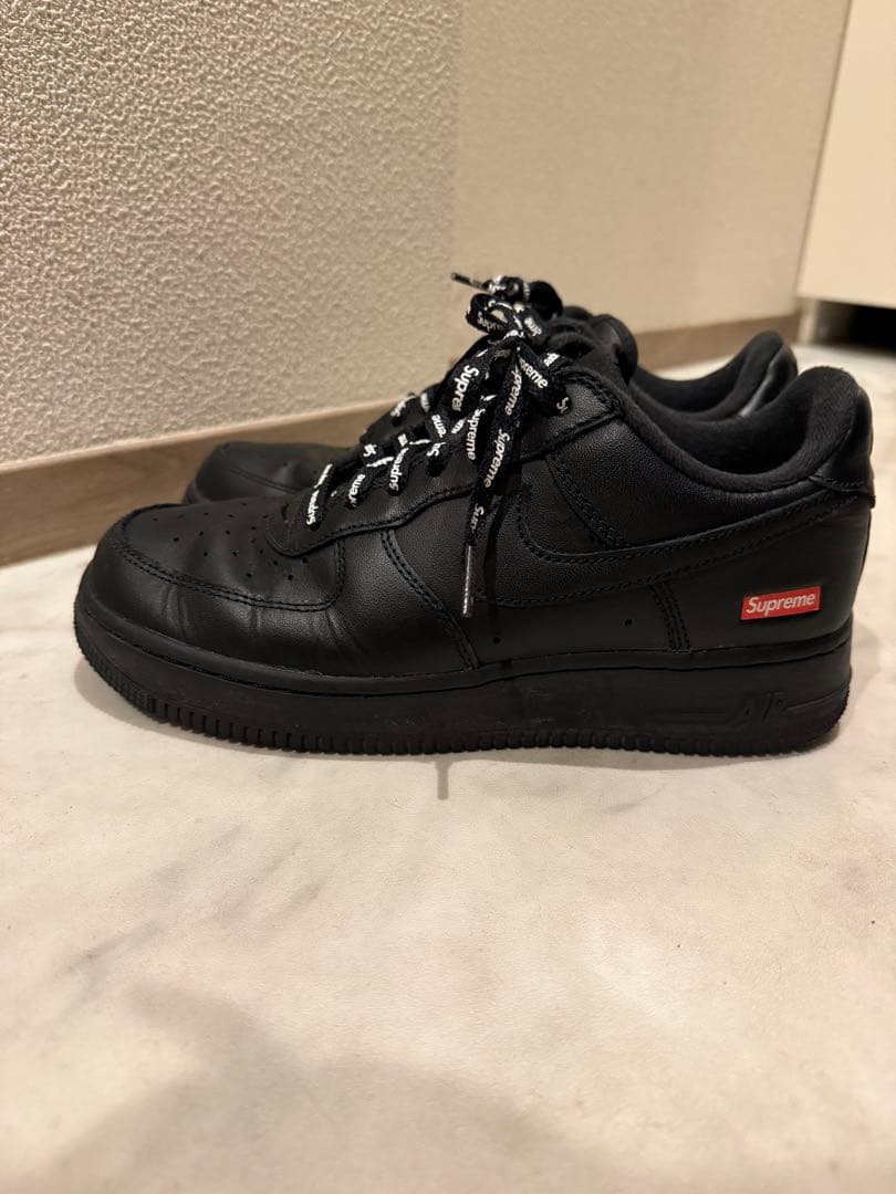 Supreme × Nike Air Force 1 Low \"Black\"