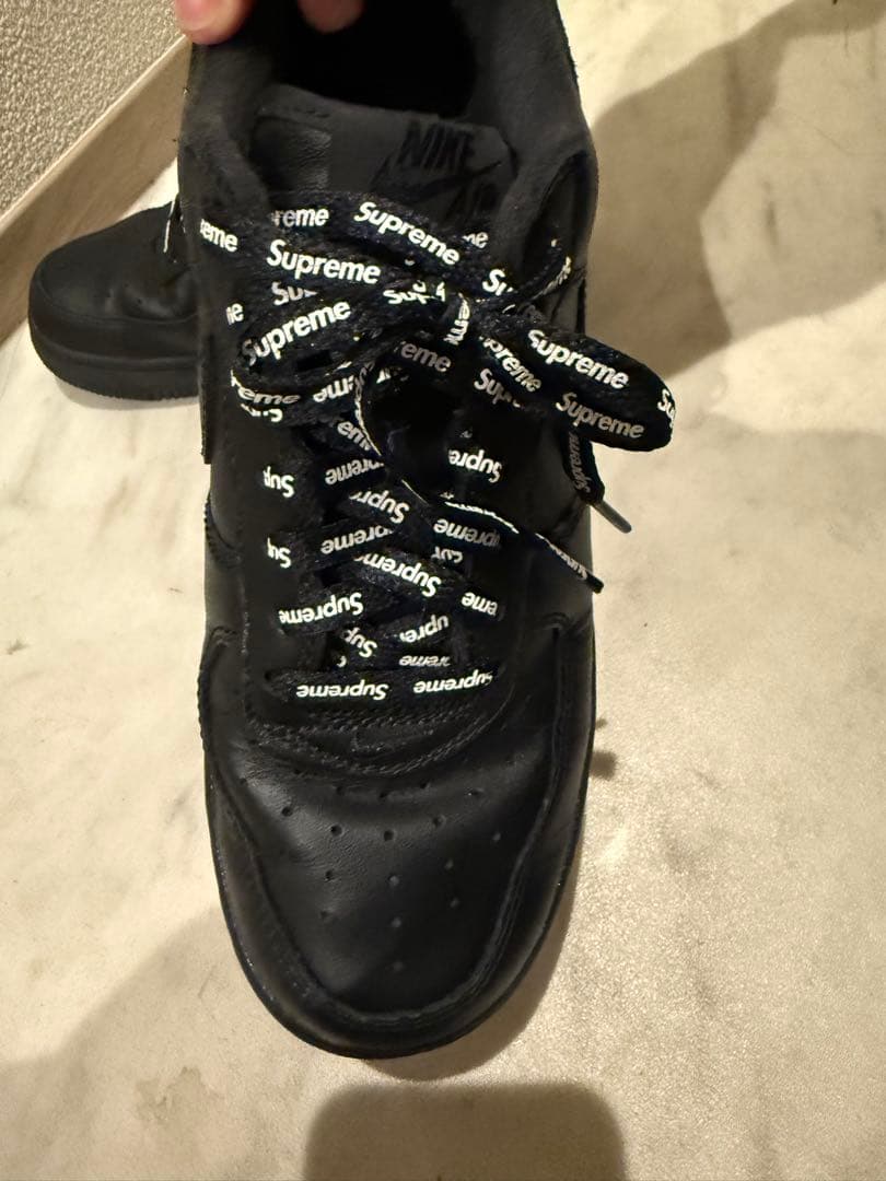 Supreme × Nike Air Force 1 Low \"Black\"