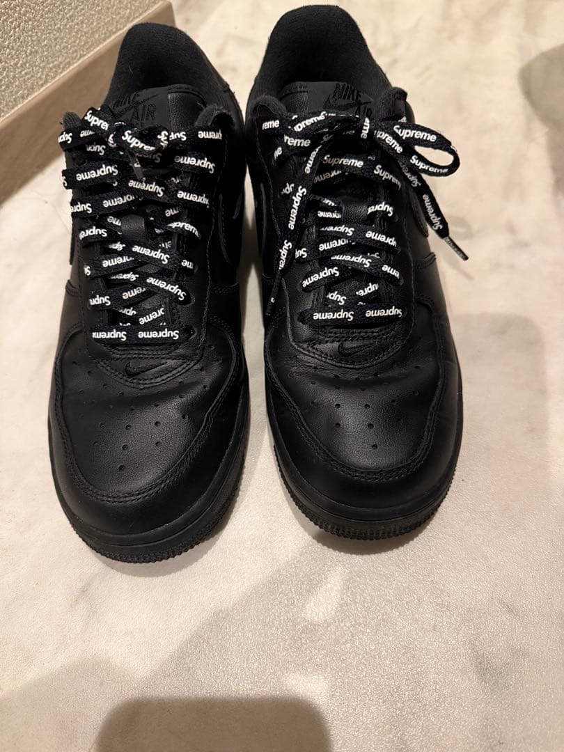 Supreme × Nike Air Force 1 Low \"Black\"