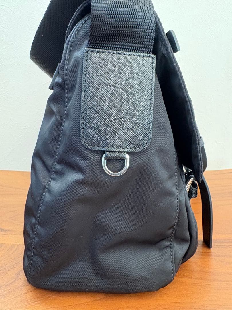 PRADAナイロンメッセンジャーバッグ　ショルダーバッグ